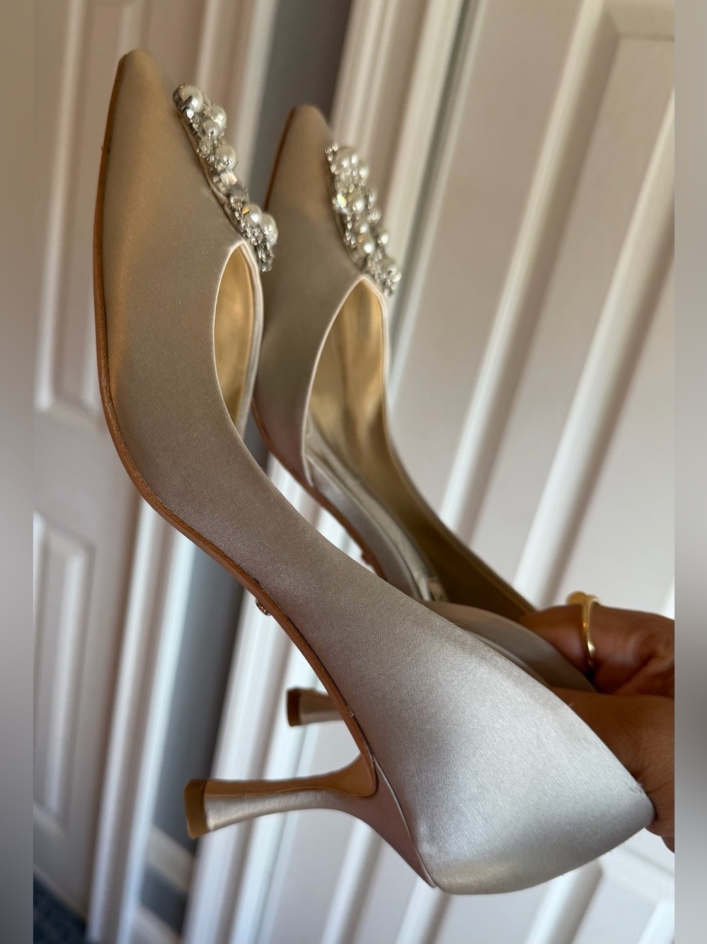 Badgley Mischka Ivory Heels With Crystal
Fabia Pump Women’s Size: 7.5 - Picture 7 of 10